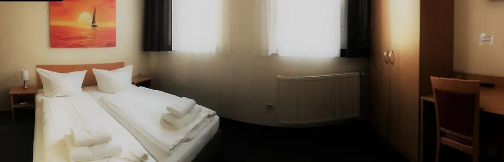 Hotel La Isla Kolín nad Rýnem 2*,